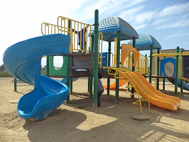 Playground equipment 