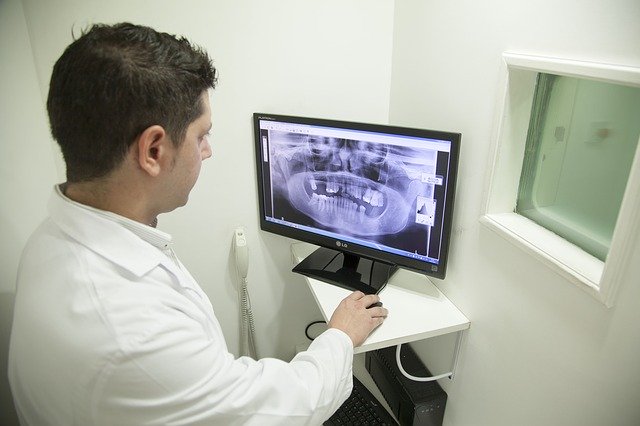 x-ray technician/technicien en radiologie