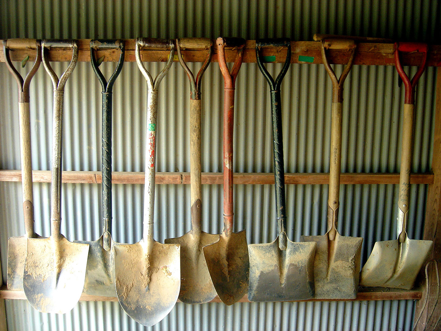 Collection Of Spades And Flat Shovels