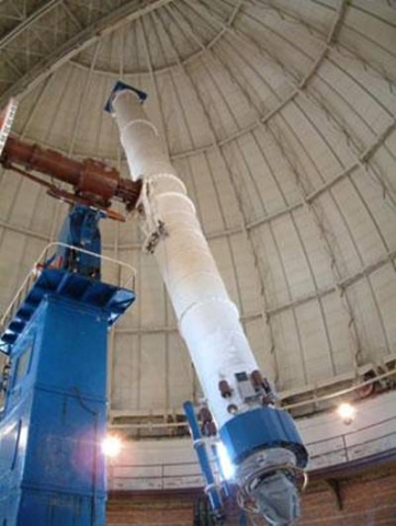The world's largest refracting telescope is the Yerkes Observatory 40-inch Refractor 