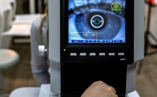 Ophthalmic imaging equipment