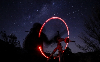 Photographie inbtermittente des étoiles de la Voie lactée, dans l'hémisphère sud du Chili, par Rodrigo Vidal.