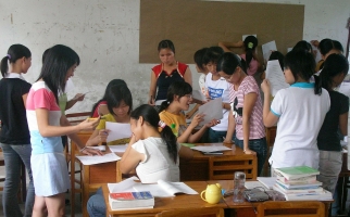 Students discussing a subject in the classroom